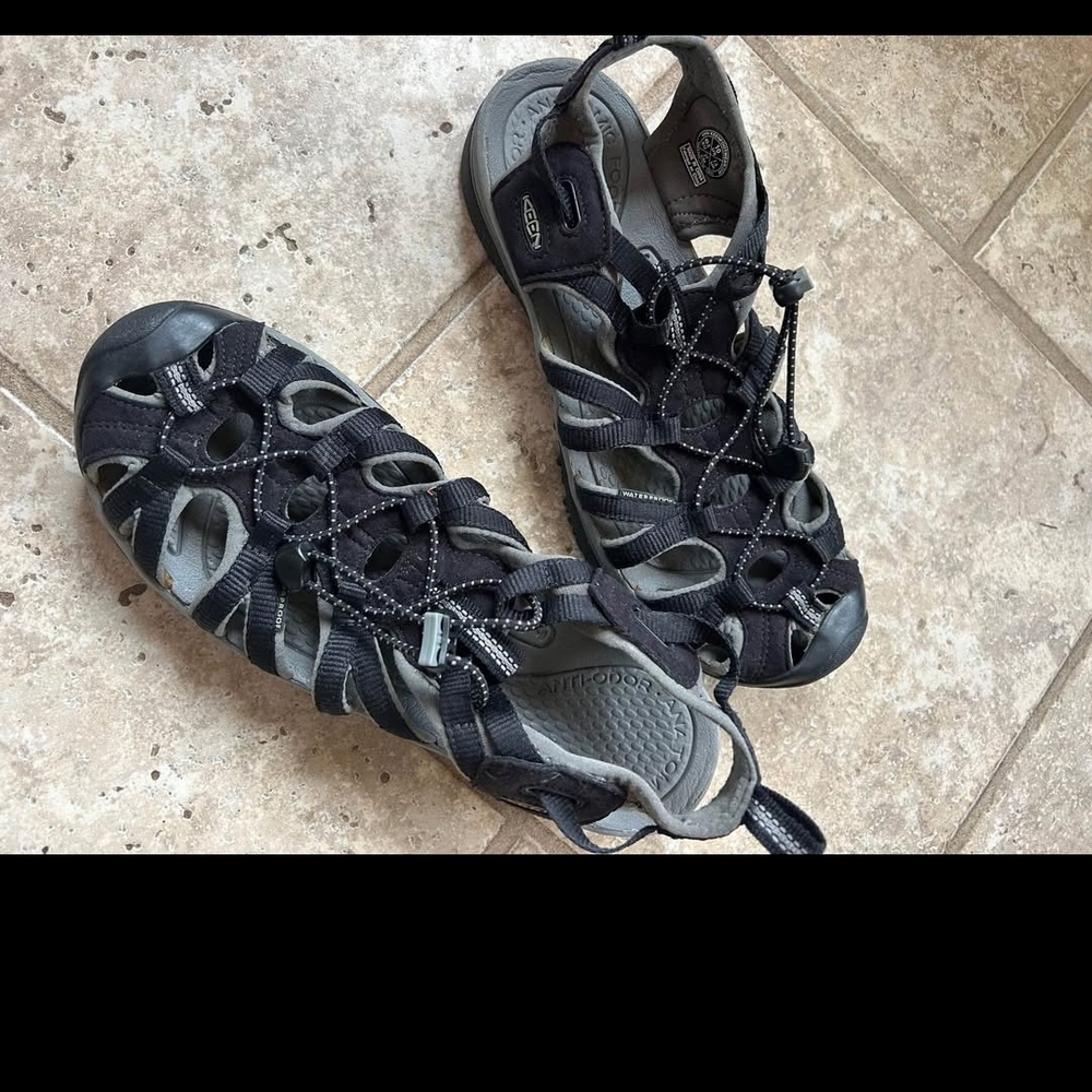 KEEN Womens Size 10 Whisper Water Hiking Sandal Shoes - Great Condition